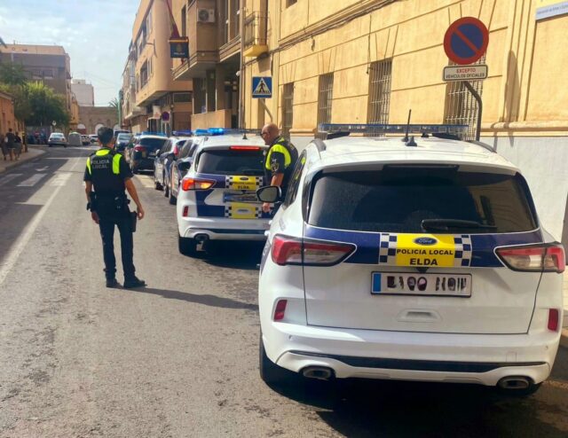 Detención por la Policía Local de Elda de dos individuos que habían sustraído diez teléfonos móviles